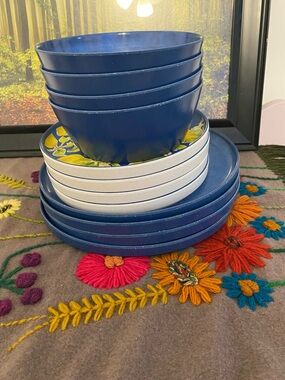 Blue Melamine Bowl and Plate Set - Stackable Dinnerware, nice shape
